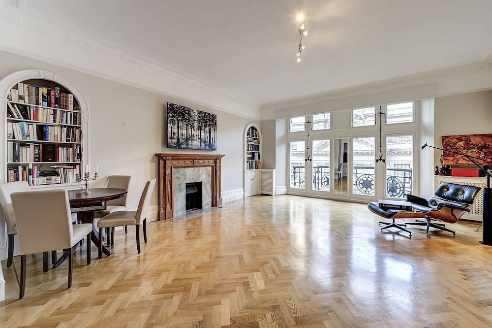 Entire apartment, Luxury 2Br Flat, Concierge & AC; St.James Park, Thames, Trafalgar Sq, Parliament in London, South East England