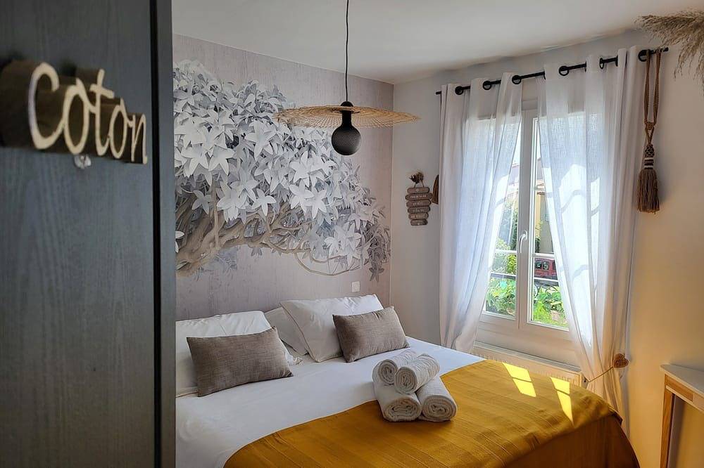 Peaceful house, 3 air-conditioned bedrooms upstairs, private pool, enclosed garden  in Montélimar, Región de Nyons