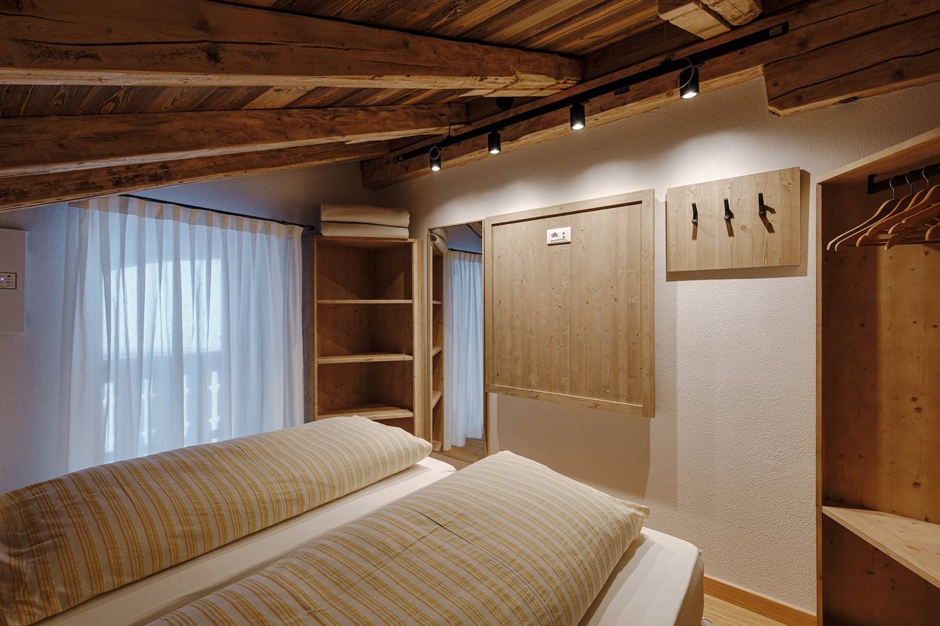 Ganze Wohnung, Ferienwohnung 'Sas Ciapel' mit Bergblick, Gemeinschaftsterrasse und Wlan in Buchenstein, Dolomiti Superski