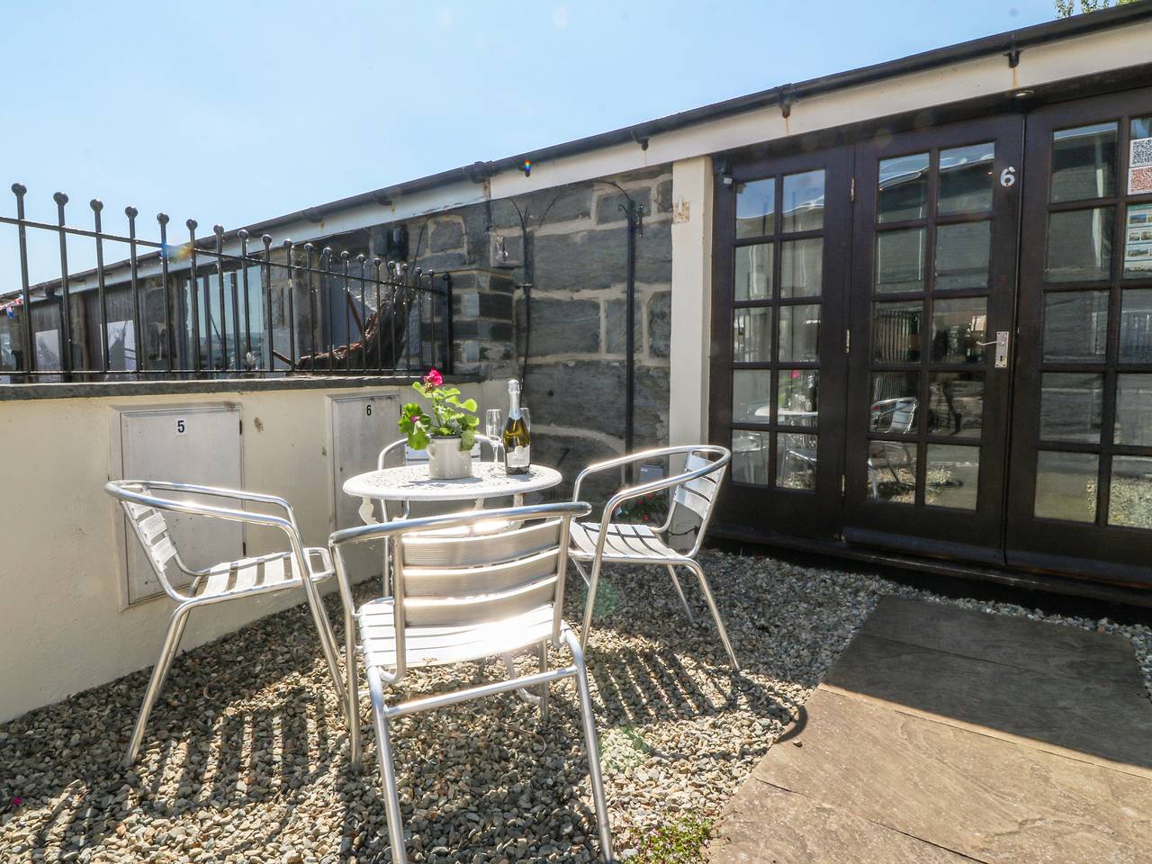 Maritime Mews, 6 The Oakleys in Porthmadog, Snowdonia