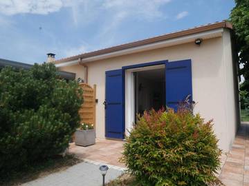 Gîte pour 2 personnes, avec vue ainsi que terrasse et jardin à Bellac