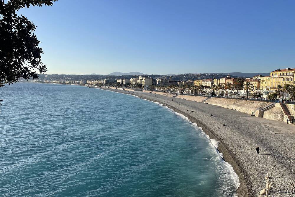 Entire apartment, Cote d'azur apartment between Nice and Cannes with private pool access in La Gaude, Cannes region
