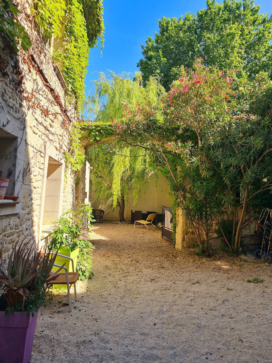 Gîte Authentique avec Terrasse et Jardin Privatif en Languedoc in Bernis, Côte méditerranéenne (France)