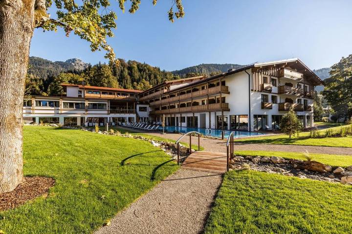 Hotel für 4 Personen, mit Balkon und Terrasse sowie Garten und Kinderpool in Bayrischzell