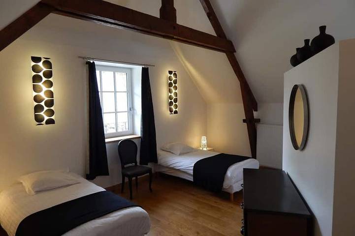 Gîte pour 14 personnes, avec jardin à Bricquebosq - 4
