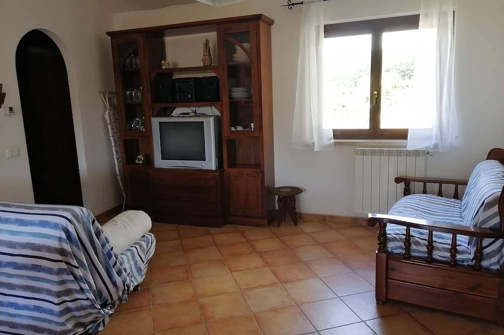 Entire apartment, Treasure sunny, lovely apartment with terrace a few steps from the sea and Rome in Fiumicino, Rome Province