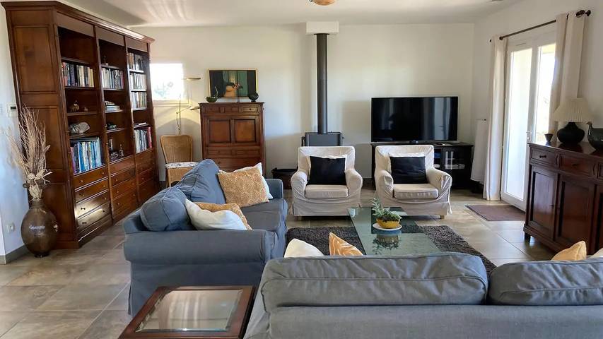 Location de vacances pour 13 personnes, avec jardin et terrasse ainsi que jacuzzi et piscine à Montbrun-des-Corbières - 2