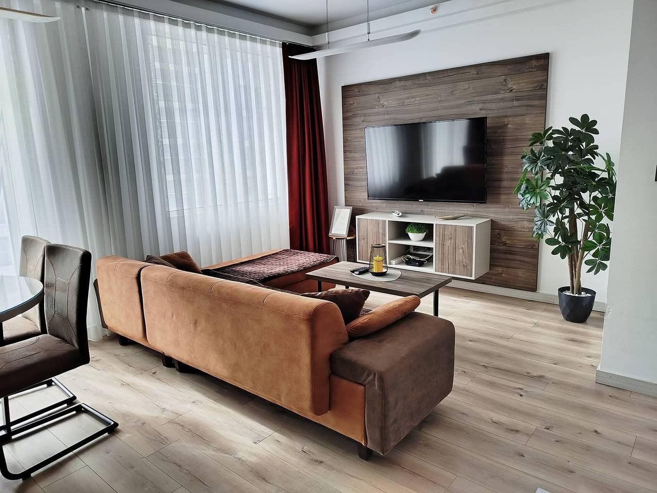 Ganze Wohnung, Luxuriöse Wohnung im 19. Stock mit Pool, Fitnessstudio und Blick auf die Stadt in Skopje, Nordmazedonien