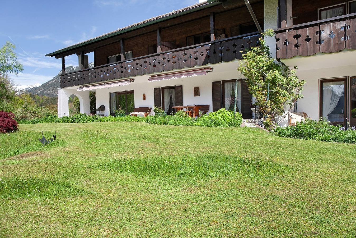 Entire studio, Studio Apartment 'Aschaubichl - Narzisse' with Mountain View and Wi-Fi in Grainau, Eibsee