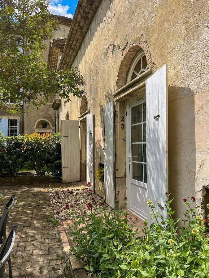 Gîte pour 4 personnes, avec vue ainsi que piscine et jardin à La Bégude-de-Mazenc - 4