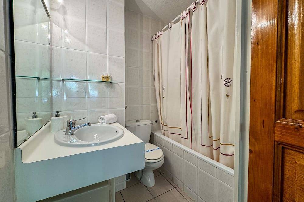 Entire apartment, The Montana Park racó in Enveitg, Prades region