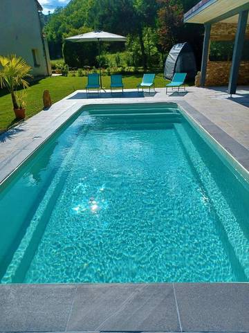 Gîte pour 4 personnes, avec vue ainsi que jardin et piscine à Castels