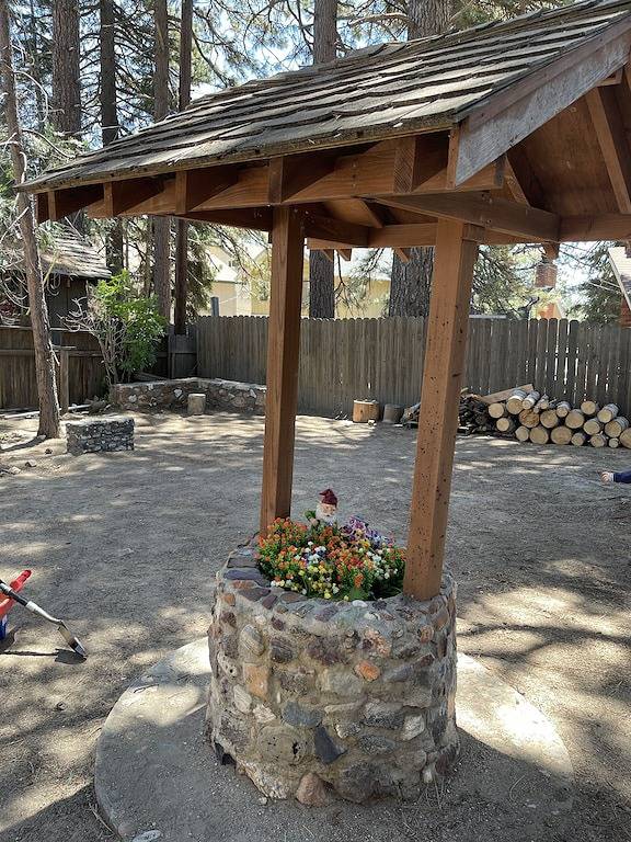 Vacation rental for 10 people, with balcony and yard in Running Springs