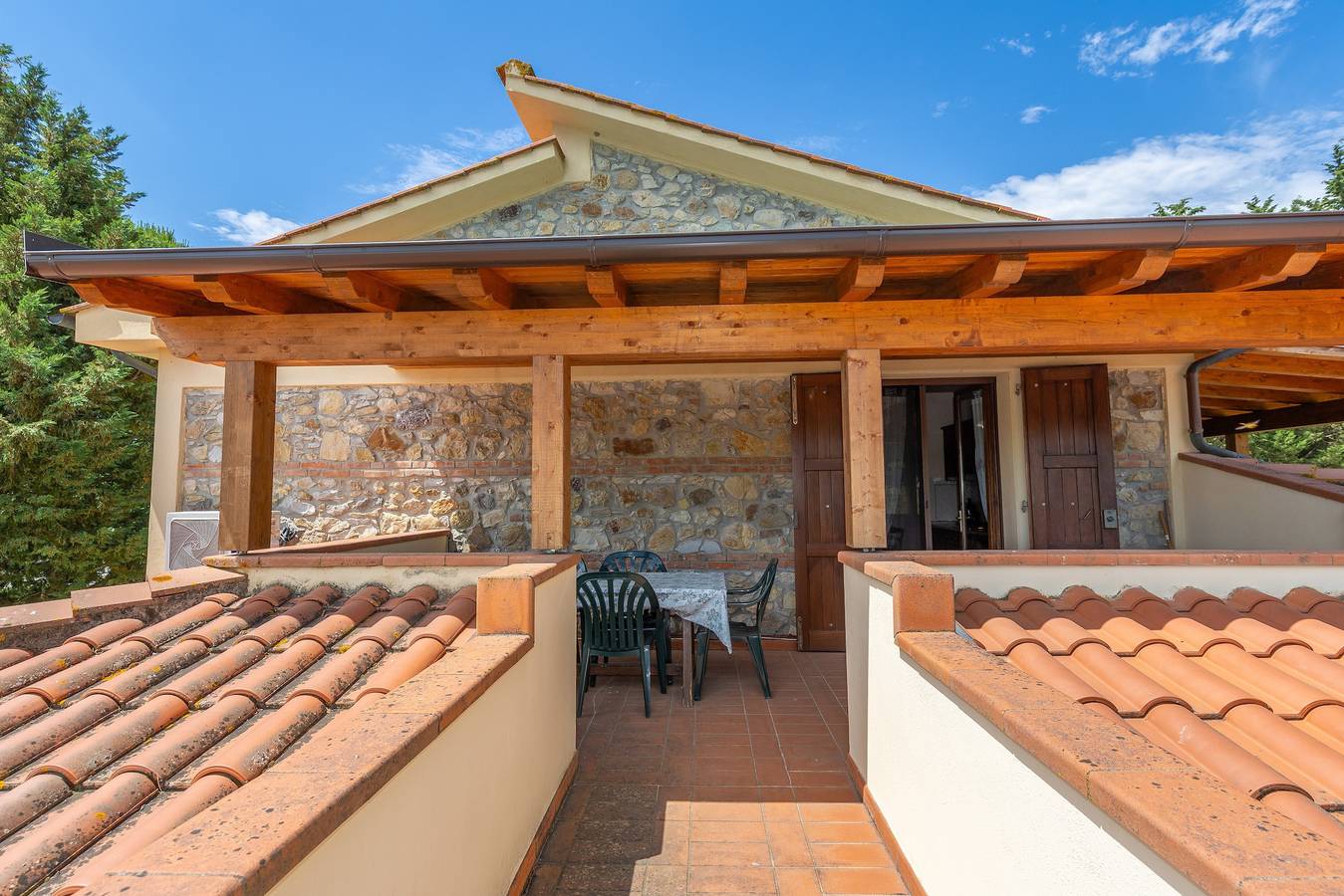 Appartamento intero, Appartamento '2' con piscina condivisa, Wi-Fi e aria condizionata in Montecatini Val di Cecina, Costa degli Etruschi