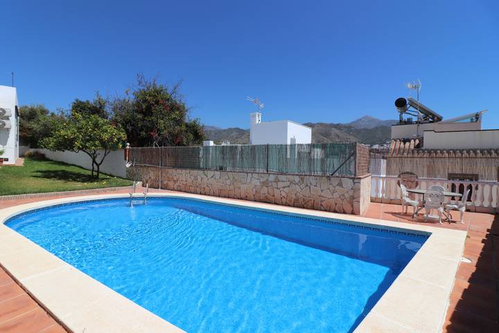 Villa for 8 people, with garden and balcony in Nerja