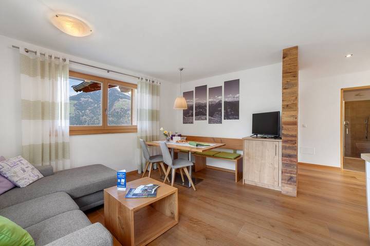 Entire apartment, Apartment 'Lavendel' with Mountain View, Private Terrace and Wi-Fi in Verdins, Schenna