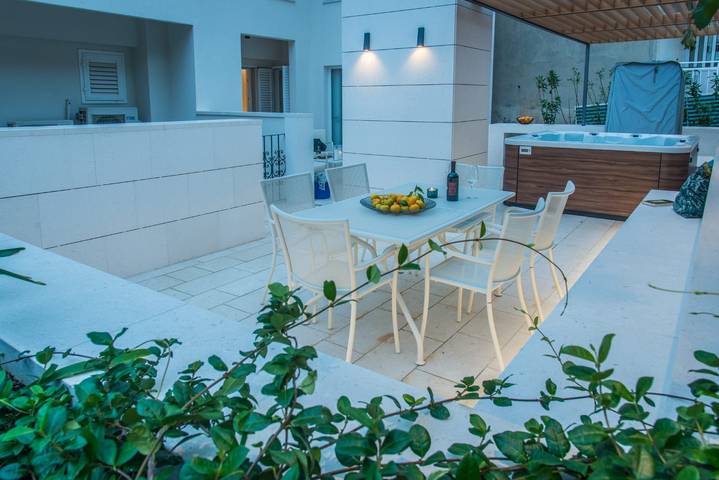 Ferienwohnung für 4 Personen, mit Terrasse und Whirlpool an der Makarska Riviera - 2