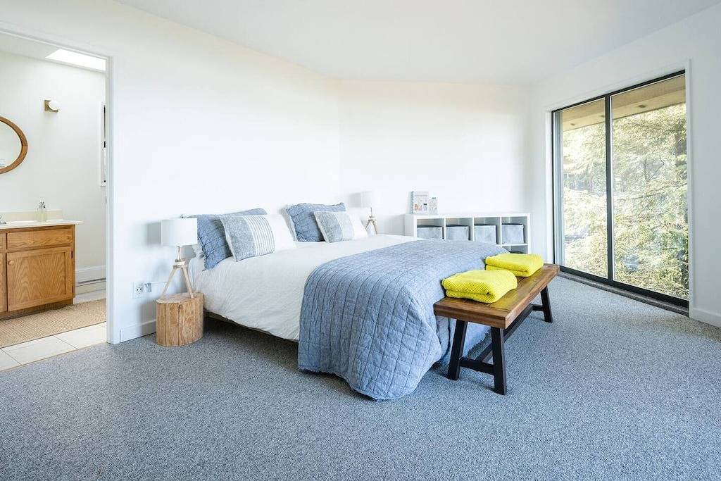 Surfside Lodge-N Chesterman Beach, Views, Sauna, Hot Tub in Tofino, Alberni-Clayoquot Regional District