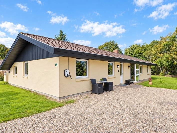 Ferienhaus für 12 Personen, mit Whirlpool und Terrasse sowie Garten und Pool in Jegum