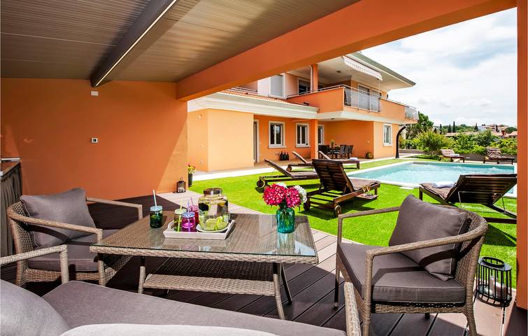 Gemütliche, ca. 56 m² große Wohnung mit Terrasse in der Nähe von Rovinjsko Selo und Restaurants in Rovinjsko Selo, Rovinj