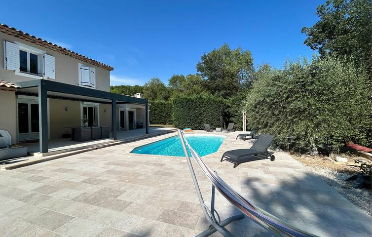 Amplio piso de 2 dormitorios con piscina, cerca de Montauroux y de los lugares de interés in Montauroux, Costa mediterránea (Francia)
