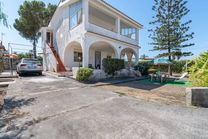Appartamento intero, Appartamento 'Casa Orchidea con Veranda' con Terrazza Privata, Wi-Fi e Aria Condizionata in Costa Saracena, Augusta (comune)