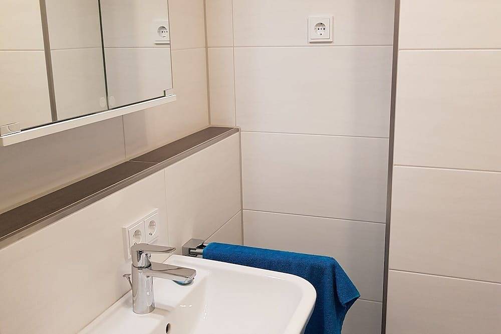Ganze Wohnung, Moderne Ferienwohnung mit guter Verkehrsanbindung nahe Messe in Nürnberg, Frankenalb