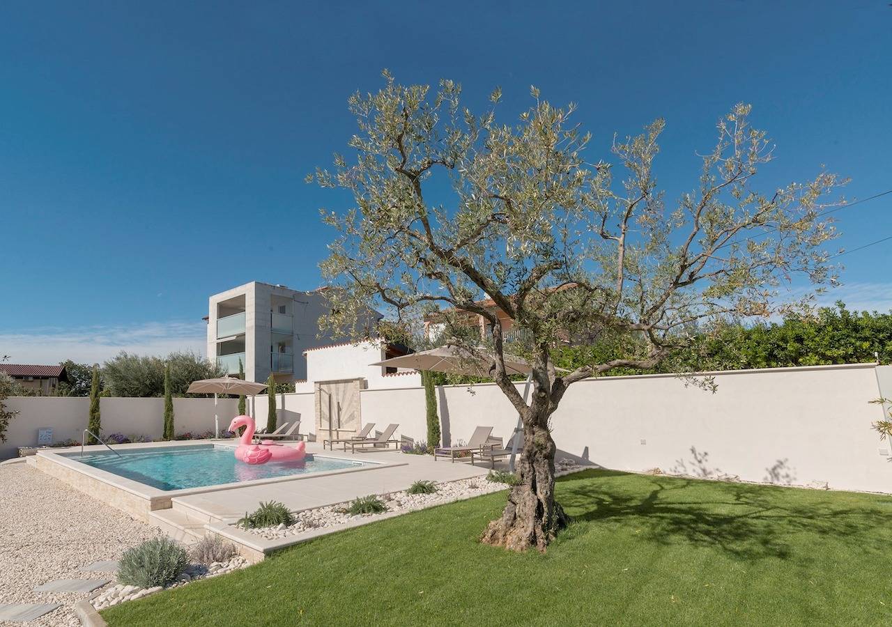 Villa Rosa mit Pool, in der Nähe von Kanegra Strand in Umag, Umag und Umgebung