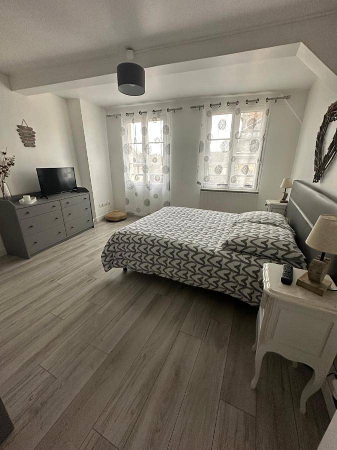 One-Bedroom House in Noyon, Oise