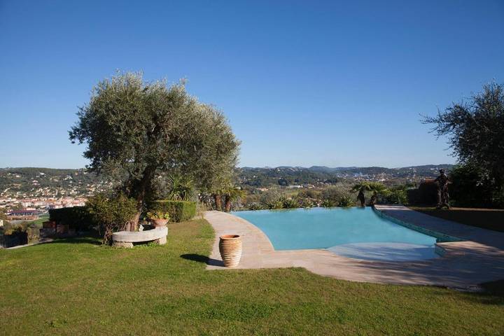 Chalet para 9 personas, con vistas además de terraza y piscina - 1