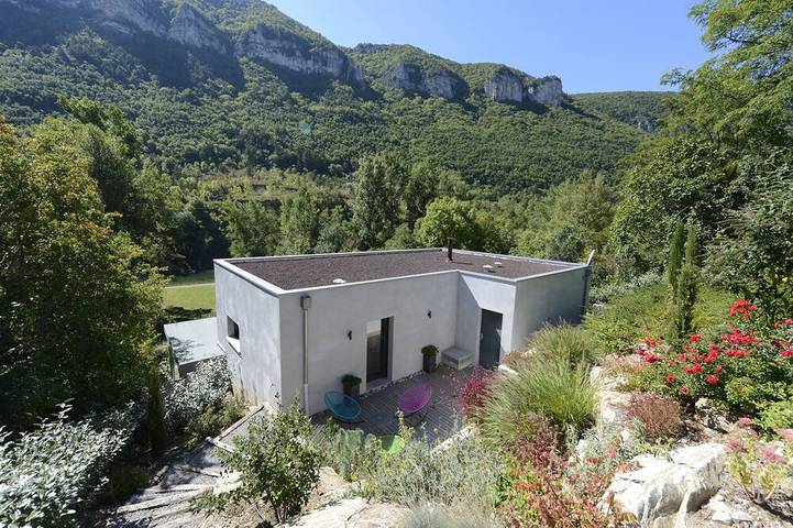 Gite Gorges du Tarn Villa contemporaine 5 étoiles Gite Design Spa Plage privée in Mostuéjouls, Parc naturel régional des Grands Causses