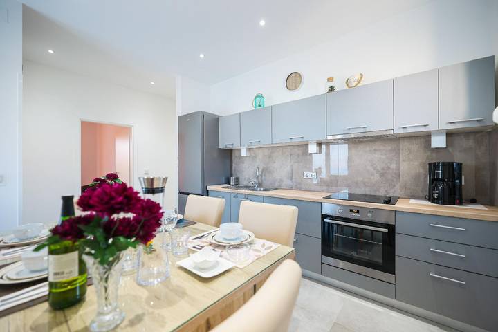 Ferienwohnung für 5 Personen, mit Garten und Balkon in Sukosan - 2