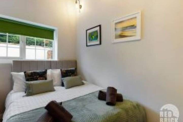 The Lodge at Pickford House Nec and B'Ham Airport in Coventry, Birmingham Area
