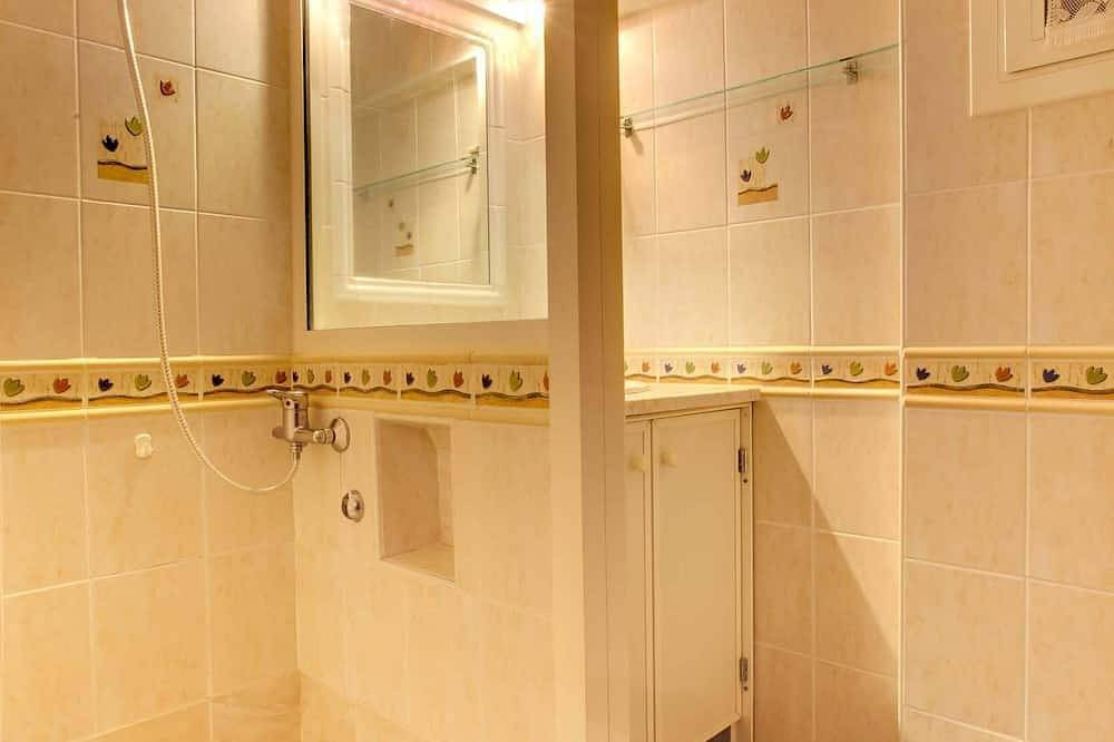 Appartement entier, Haut De Villa, Au Calme, Entre Terre Et Mer, A 10 Min d'Ajaccio in Alata, Région d'Ajaccio
