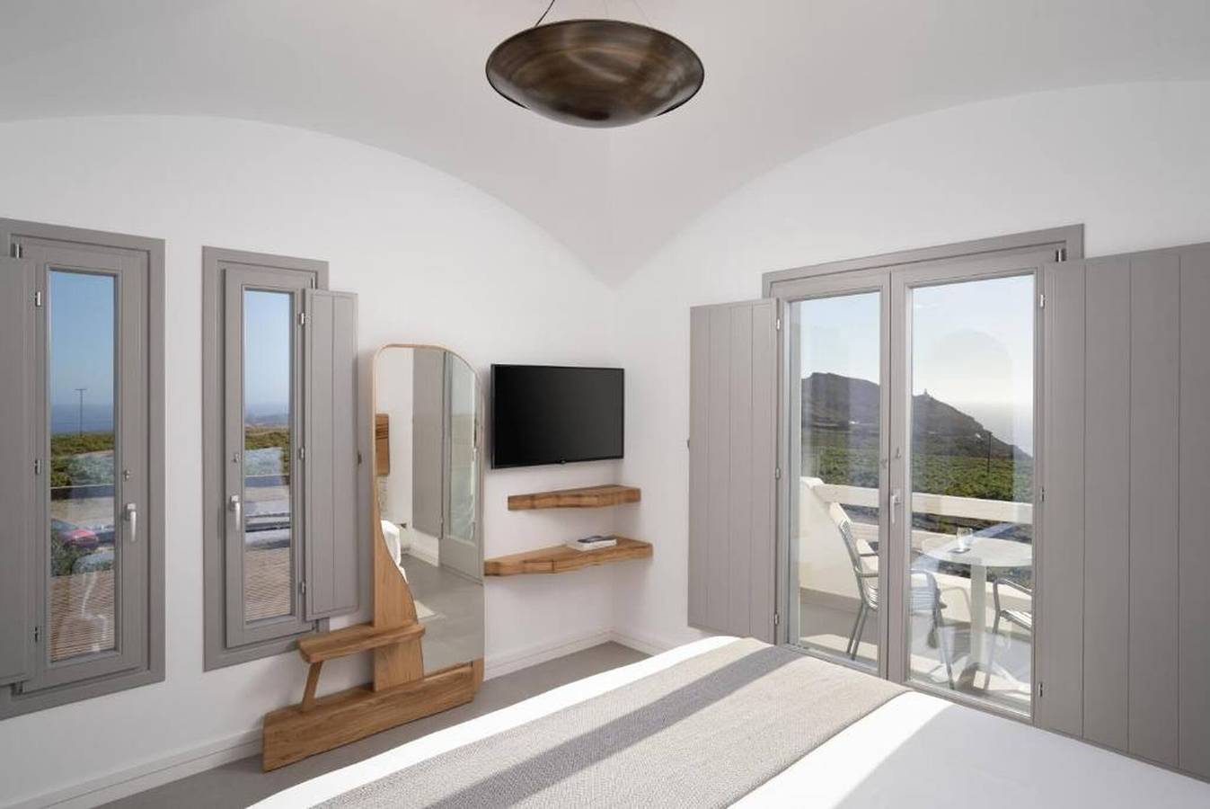 Elegantes schwimmendes Frühstück in der Villa in Akrotiri, Santorin