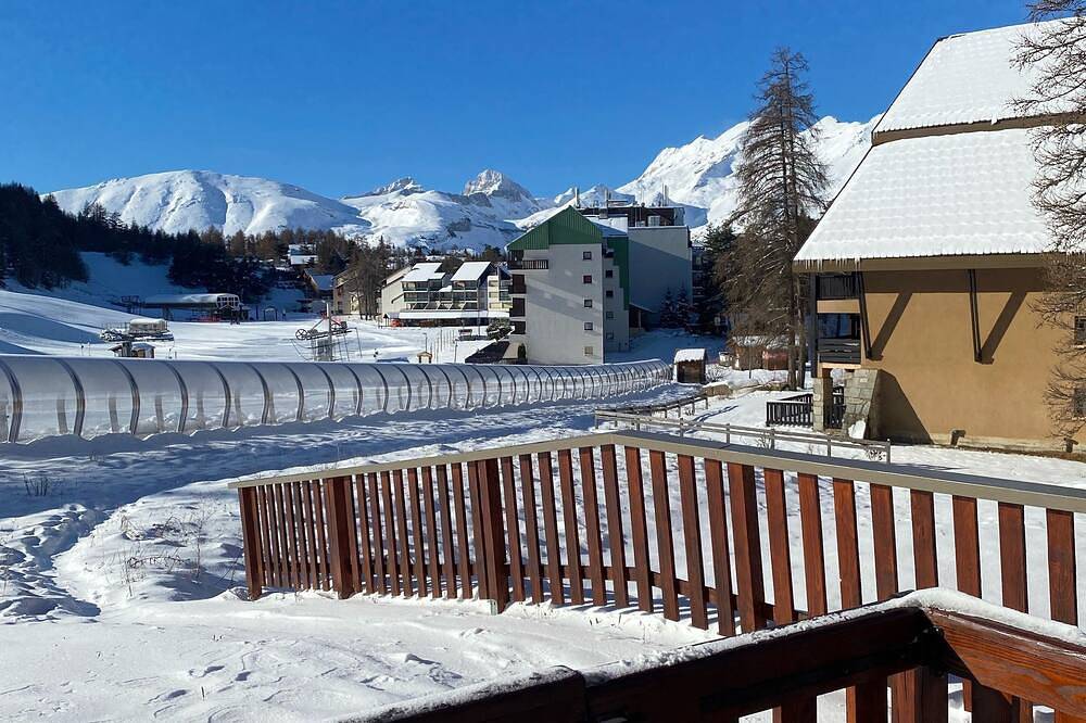 Entire apartment, Charming ski-in ski-out apartment La Joue du Loup in La Joue du Loup, Le Dévoluy
