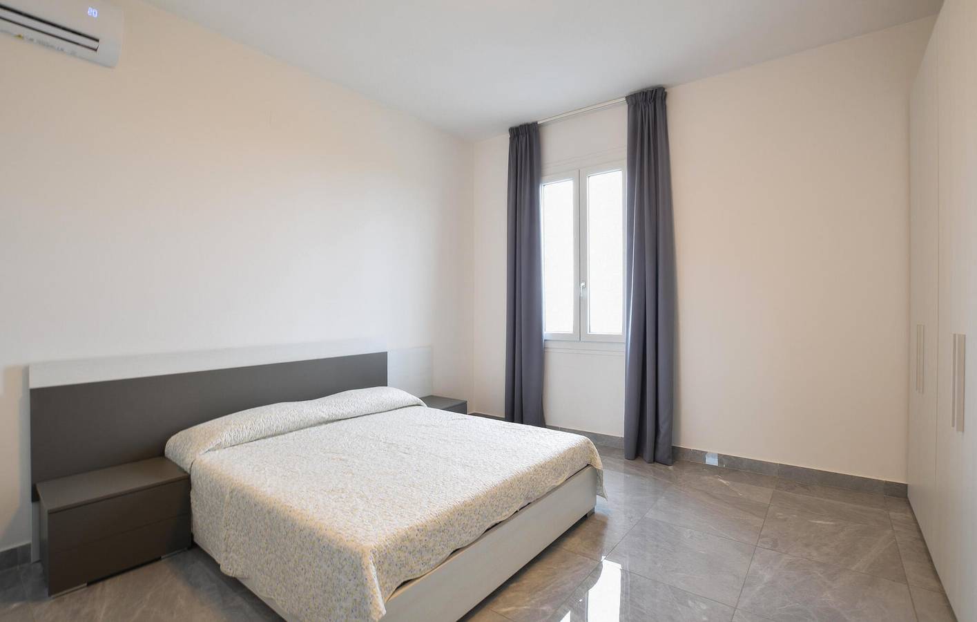 Appartement de vacances entier, Logement confortable à 2 km d'Albenga : Wi-Fi, climatisation, terrasse et parking, à 100 m du bord de mer in Albenga, Riviera di Ponente