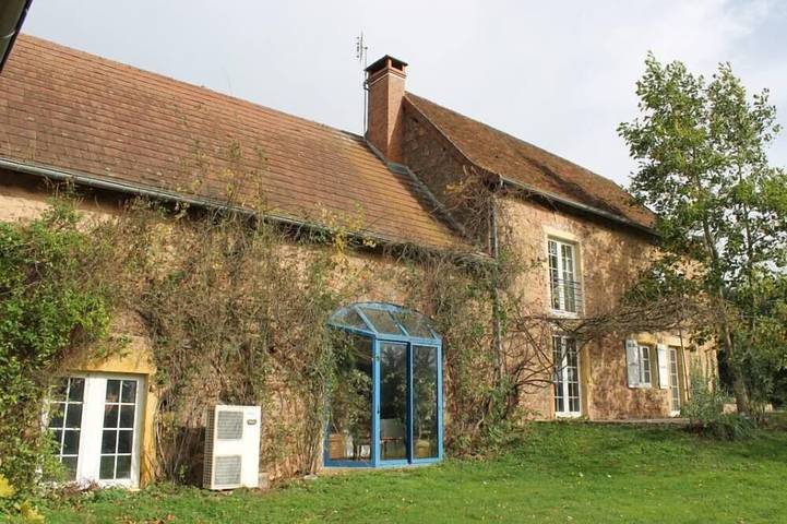 Gîte pour 11 personnes, avec jardin, animaux acceptés à Gibles