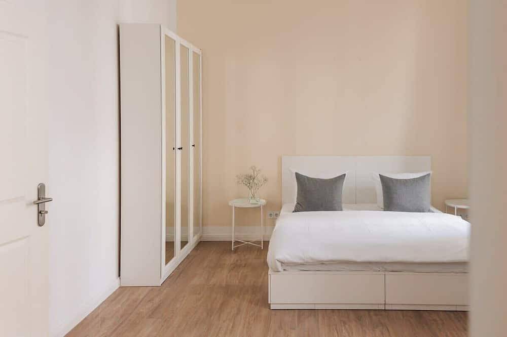 Ganze Wohnung, Frankfurter Allee Triple Apartments by Sabine in Friedrichshain - Kreuzberg, Berlin