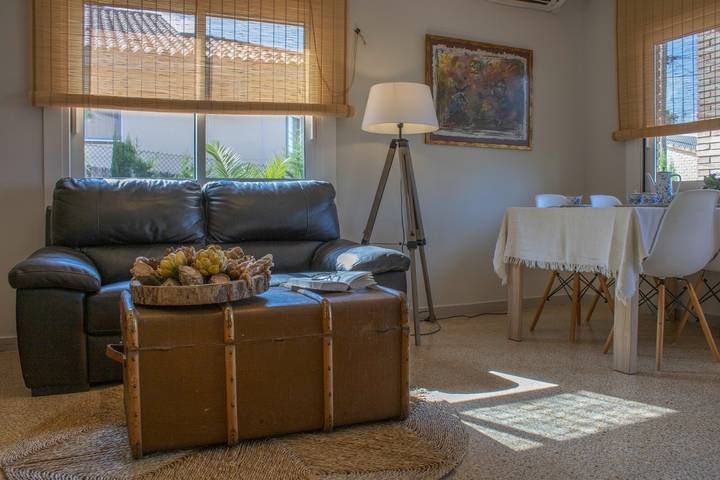 Holiday Home 'California Relax Near Sitges' with Private Pool, Wi-Fi & Air Conditioning in Canyelles (Barcelona), Garraf