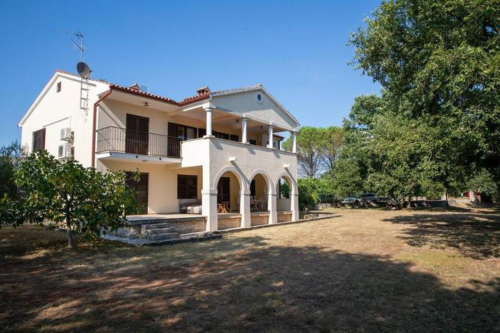 Ferienwohnung für 7 Personen, mit Terrasse in Medaki