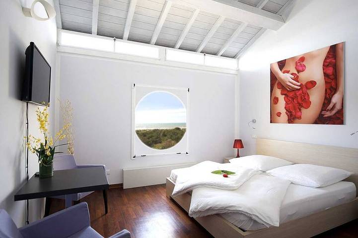 Ganze Wohnung, Dünenresidenz Regina-Elena, privater Strandzugang, Meerblick - Ferienwohnung mit in Pisa, Italienische Riviera