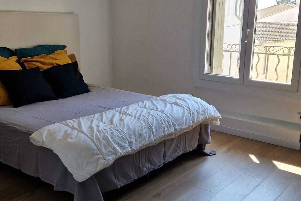 Charming village house in Provence with courtyard in Châteauneuf-de-Gadagne, Vaucluse