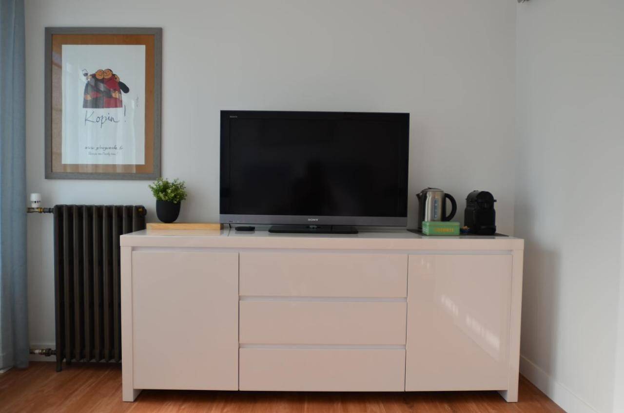 Appartement entier, One-Bedroom Apartment in Tilly-sur-Seulles, Région de Caen
