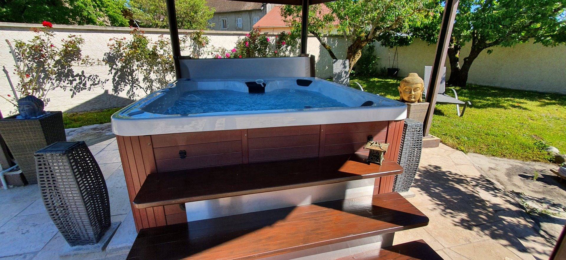 Holiday Home 'Richon' with Private Terrace, Wi-Fi and Air Conditioning in Arandon, Arandon-Passins