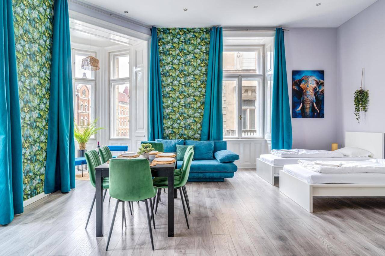 Geheel appartement, Downtown Delight - Erzsébet Blvd - 13 Ppl in Boedapest, Danube-Ipoly National Park