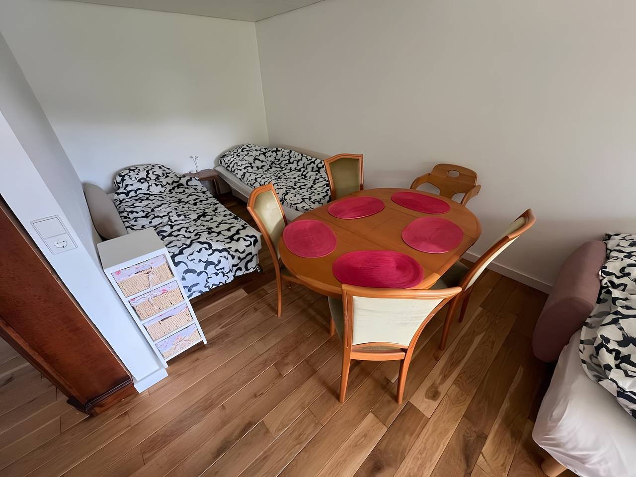 Apartamento inteiro, Apartamento que aceita cães com piscina partilhada, jardim comum e varanda in Hausern, Floresta Negra do Sul