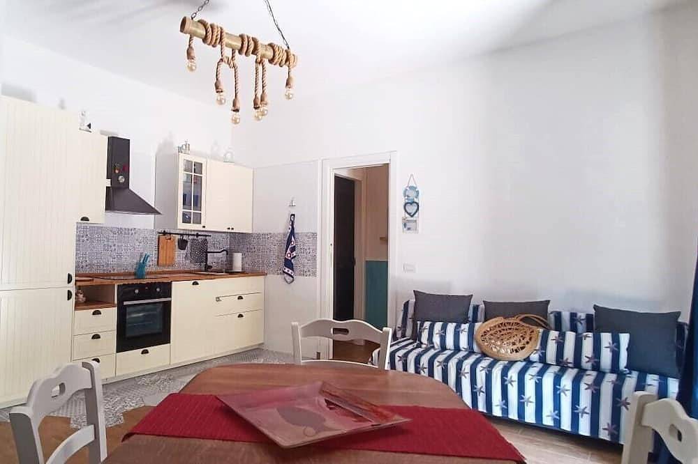 Entire apartment, Domus Januarius - Apartment Pozzuoli (Na) 2ndp. 200 m from the sea in Pozzuoli, Naples Province