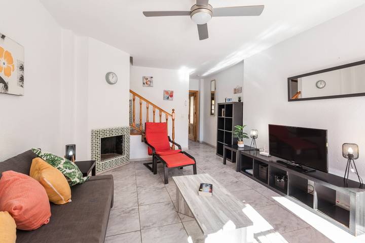Apartamento entero, Villa '53 Luz Bahía' con piscina comunitaria, jardín y Wi-Fi in Puerto de Mazarrón, Mazarrón