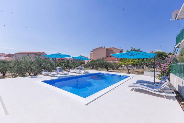 Neu! Pool Ferienhaus 2+1 in Vodice in Vodice, Šibenik-Knin